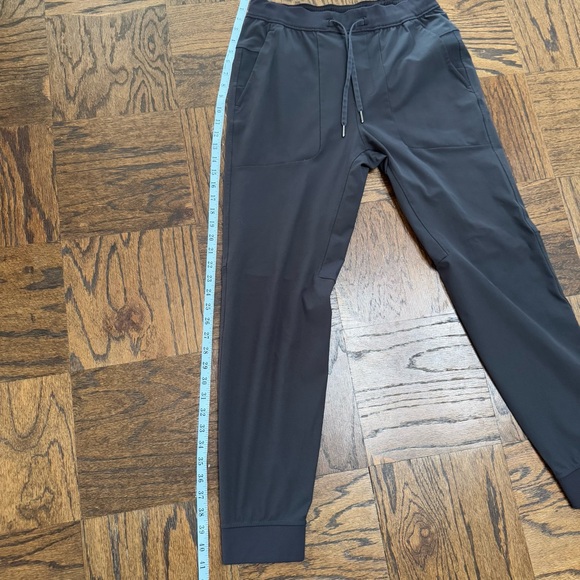 Lululemon Men's ABC Joggers Dark Gray Obsidian Pants Like New EUC Medium 30” - Picture 9 of 12